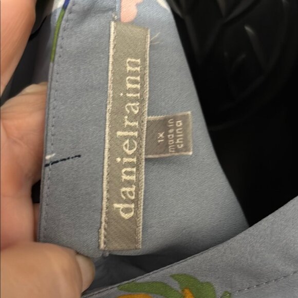 Daniel Rainn Blue Sleeveless Blouse with Mandarin Collar - Picture 2 of 5